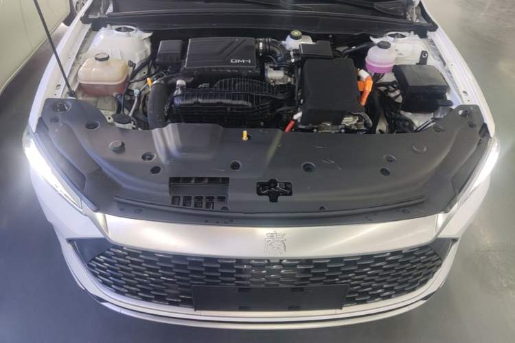 Used BYD Qin PLUS 2024 HONOR Edition DM-i 55KM Leading Model Engine Bay
