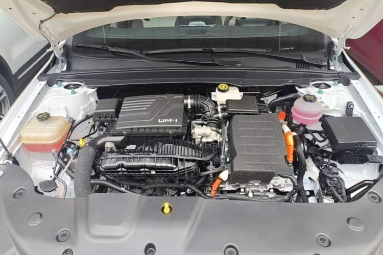 Used BYD Qin PLUS 2024 HONOR Edition DM-i 55KM Leading Model Engine Bay
