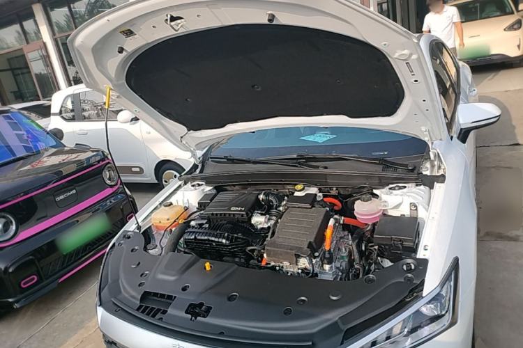 Used BYD Qin PLUS 2024 HONOR Edition DM-i 55KM Leading Model Engine Bay