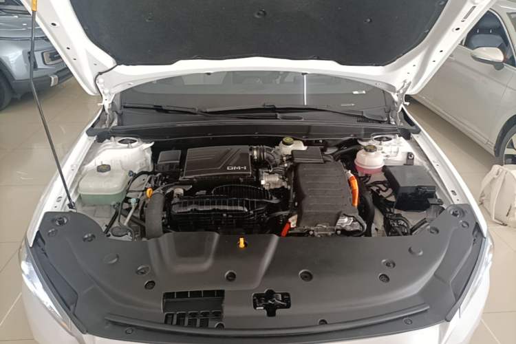 Used BYD Qin PLUS 2024 HONOR Edition DM-i 55KM Leading Model Engine Bay