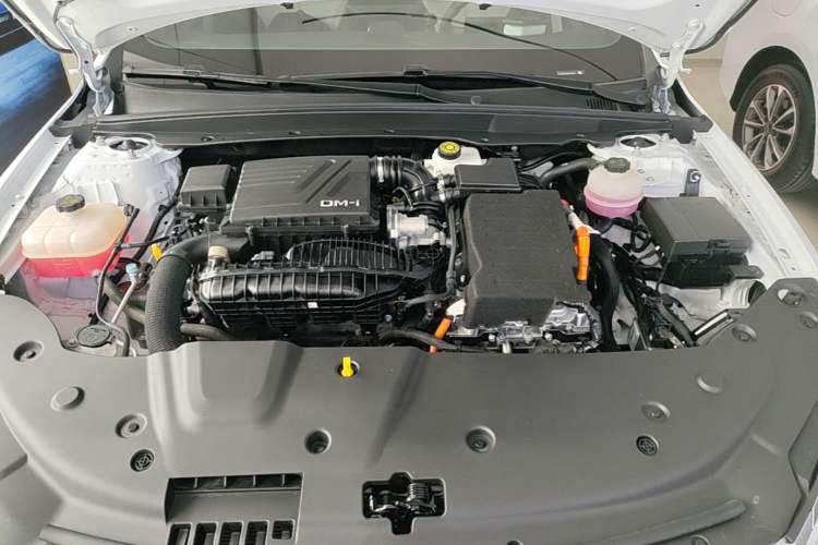 Used BYD Qin PLUS 2024 HONOR Edition DM-i 55KM Leading Model Engine Bay