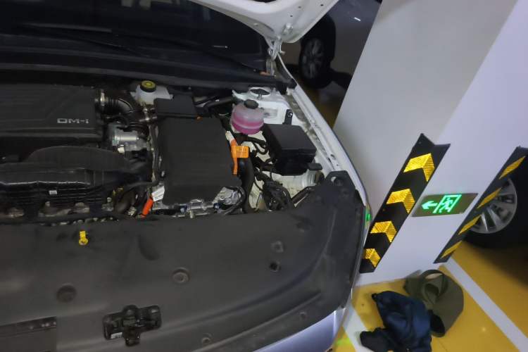 Used BYD Qin PLUS 2024 HONOR Edition DM-i 55KM Leading Model Engine Bay Left