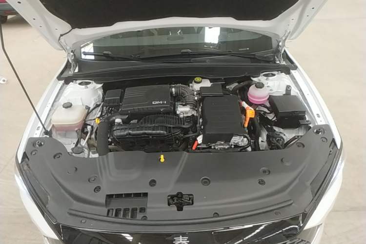Used BYD Qin PLUS 2024 HONOR Edition DM-i 55KM Leading Model Engine Bay