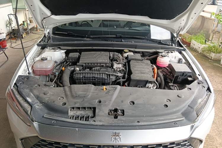 Used BYD Qin PLUS 2024 HONOR Edition DM-i 55KM Leading Model Engine Bay