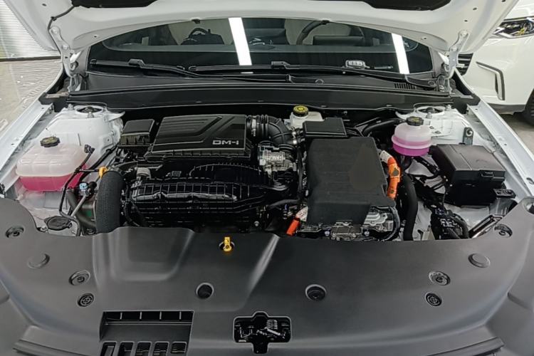 Used BYD Qin PLUS 2024 HONOR Edition DM-i 55KM Leading Model Engine Bay