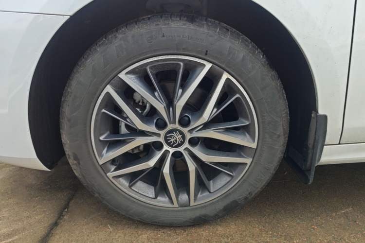 Used BYD Qin PLUS 2024 Honor Edition EV 420KM Beyond Model Exterior 4