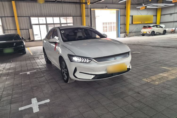 Used BYD Qin PLUS 2024 Honor Edition EV 510KM Leading Model Front Right 45 Deg