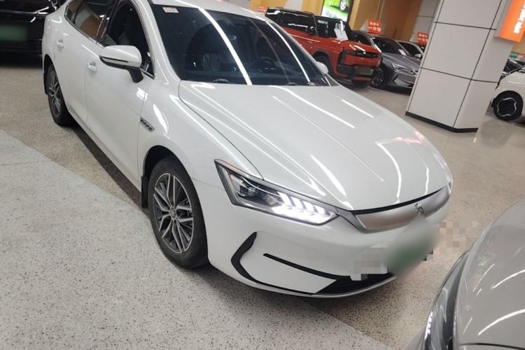 Used BYD Qin PLUS 2024 Honor Edition EV 510KM Leading Model Front Right 45 Deg