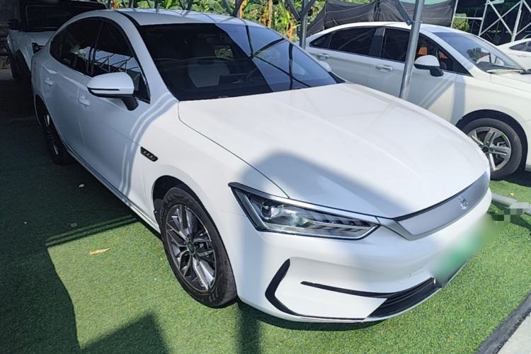 Used BYD Qin PLUS 2024 Honor Edition EV 510KM Leading Model Front Right 45 Deg