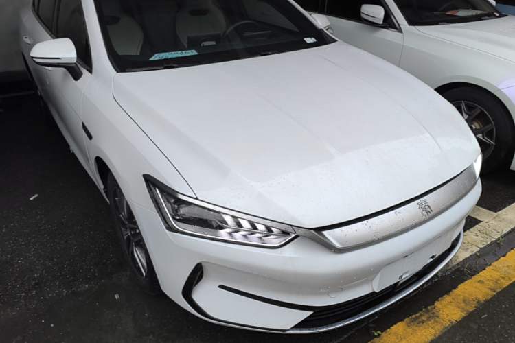 Used BYD Qin PLUS 2024 Honor Edition EV 510KM Leading Model Front Right 45 Deg