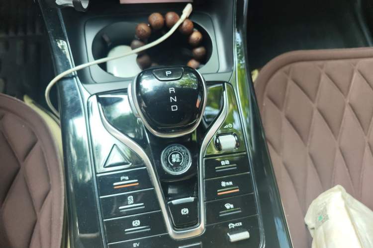 Used BYD Qin PLUS 2024 HONOR Edition DM-i 55KM Beyond Model Gear Lever