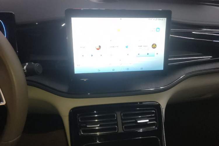 Used BYD Qin PLUS 2024 HONOR Edition DM-i 55KM Leading Model Gear Lever