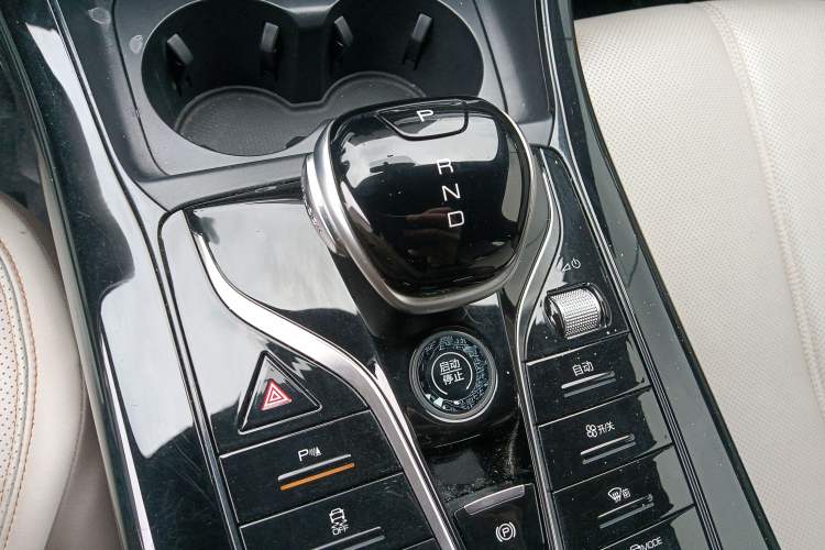 Used BYD Qin PLUS 2024 HONOR Edition DM-i 55KM Leading Model Gear Lever