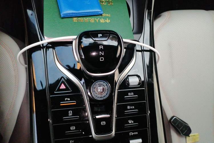 Used BYD Qin PLUS 2024 HONOR Edition DM-i 55KM Leading Model Gear Lever