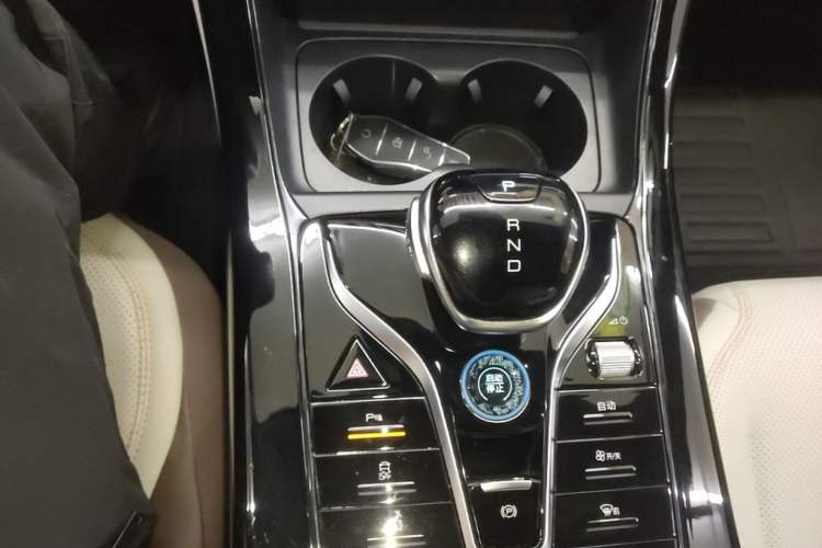 Used BYD Qin PLUS 2024 HONOR Edition DM-i 55KM Leading Model Gear Lever