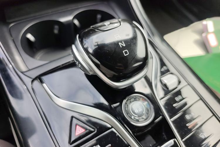 Used BYD Qin PLUS 2024 HONOR Edition DM-i 55KM Leading Model Gear Lever