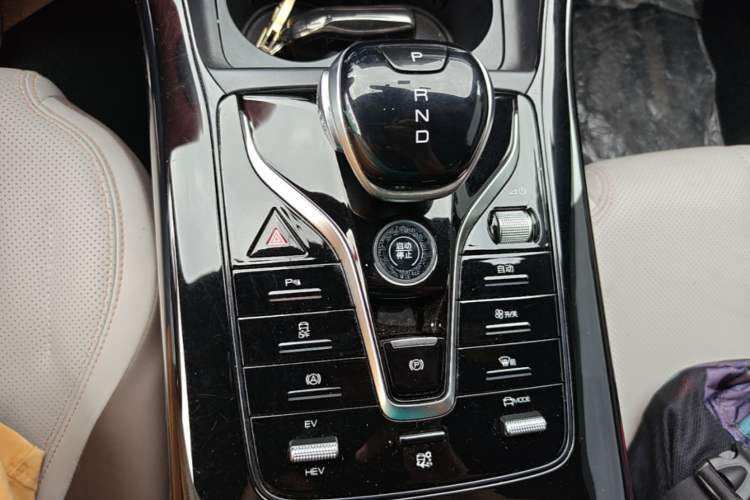 Used BYD Qin PLUS 2024 HONOR Edition DM-i 55KM Beyond Model Gear Lever