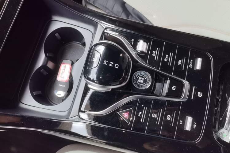 Used BYD Qin PLUS 2024 HONOR Edition DM-i 55KM Leading Model Gear Lever