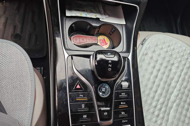 Used BYD Qin PLUS 2024 HONOR Edition DM-i 55KM Beyond Model Gear Lever