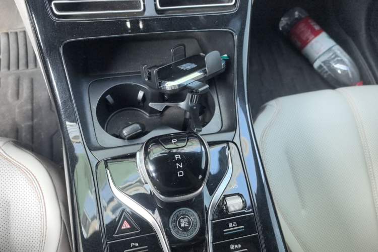 Used BYD Qin PLUS 2024 HONOR Edition DM-i 55KM Leading Model Gear Lever