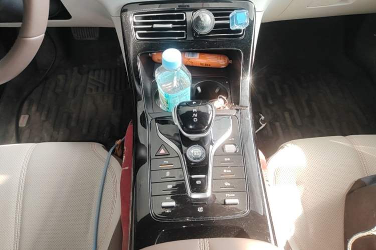 Used BYD Qin PLUS 2024 HONOR Edition DM-i 55KM Leading Model Gear Lever