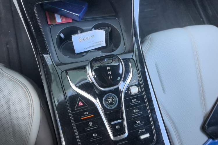 Used BYD Qin PLUS 2024 HONOR Edition DM-i 55KM Leading Model Gear Lever