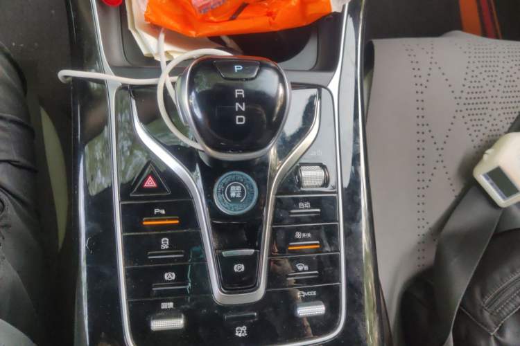 Used BYD Qin PLUS 2024 Honor Edition EV 420KM Leading Model Gear Lever