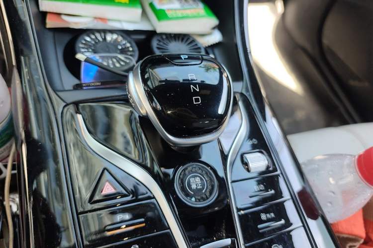 Used BYD Qin PLUS 2024 HONOR Edition DM-i 55KM Leading Model Gear Lever