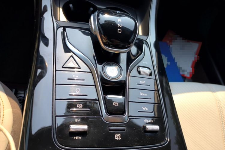 Used BYD Qin PLUS 2024 HONOR Edition DM-i 55KM Leading Model Gear Lever