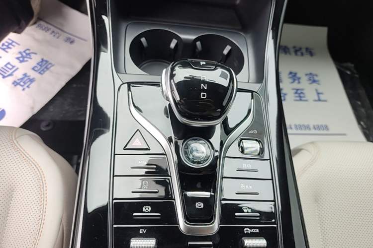 Used BYD Qin PLUS 2024 HONOR Edition DM-i 55KM Leading Model Gear Lever