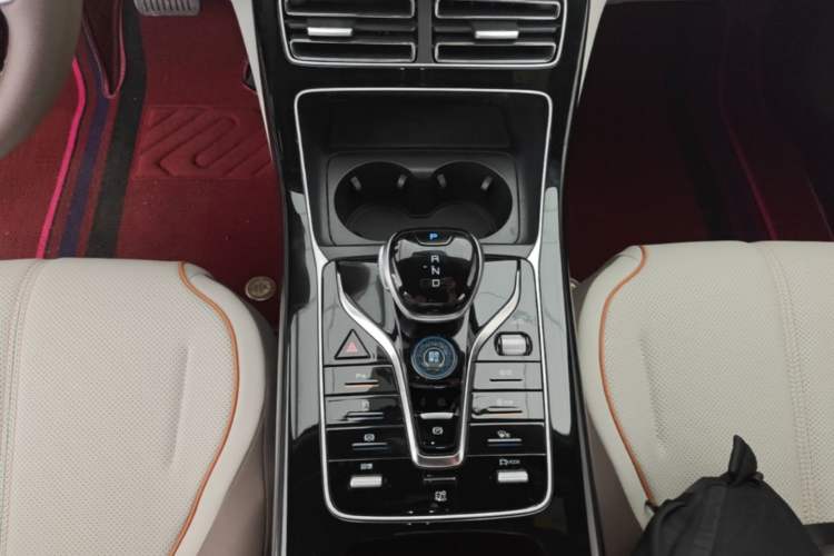 Used BYD Qin PLUS 2024 Honor Edition EV 510KM Leading Model Gear Lever