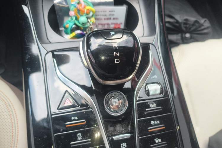 Used BYD Qin PLUS 2024 HONOR Edition DM-i 55KM Leading Model Gear Lever