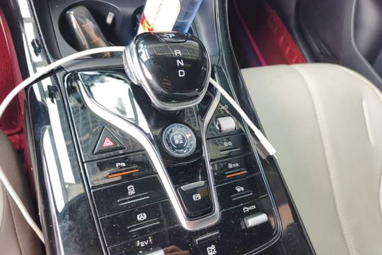Used BYD Qin PLUS 2024 HONOR Edition DM-i 55KM Leading Model Gear Lever