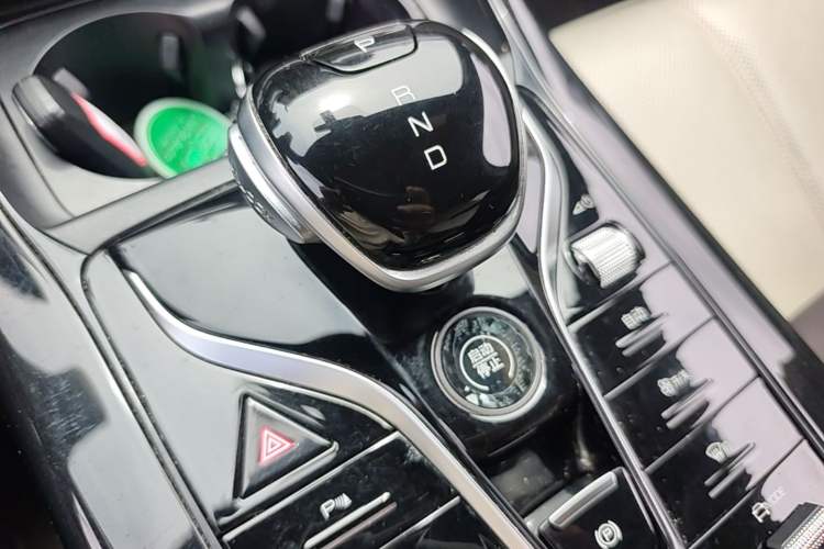 Used BYD Qin PLUS 2024 HONOR Edition DM-i 55KM Leading Model Gear Lever