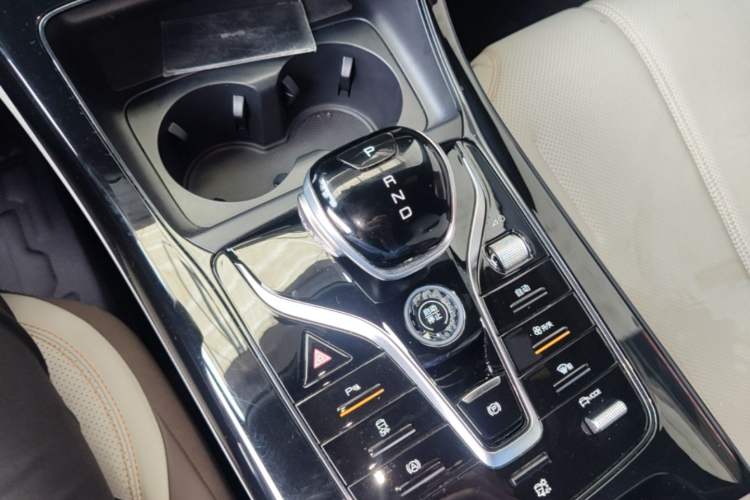 Used BYD Qin PLUS 2024 HONOR Edition DM-i 55KM Leading Model Gear Lever