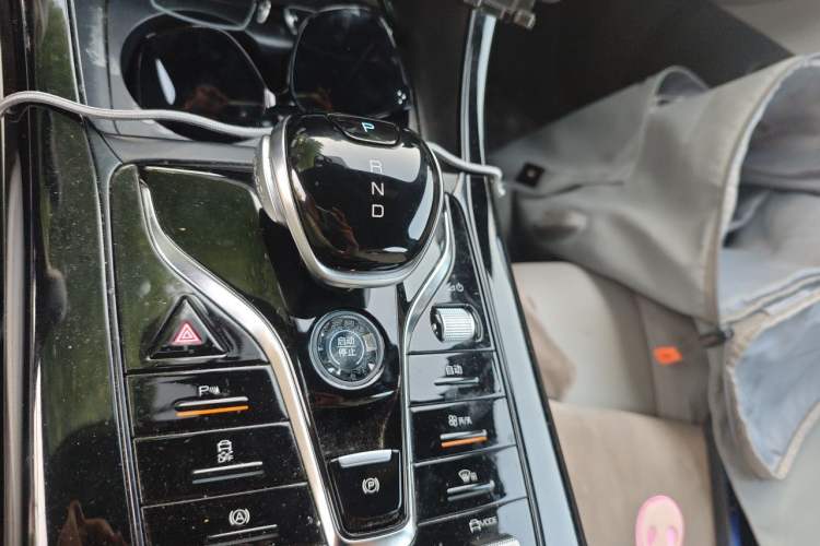 Used BYD Qin PLUS 2024 HONOR Edition DM-i 55KM Leading Model Gear Lever