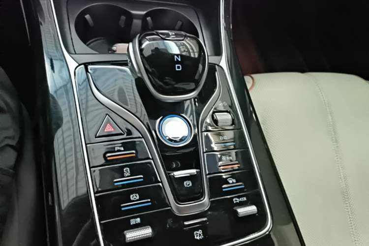 Used BYD Qin PLUS 2024 Honor Edition EV 510KM Beyond Model Gear Lever