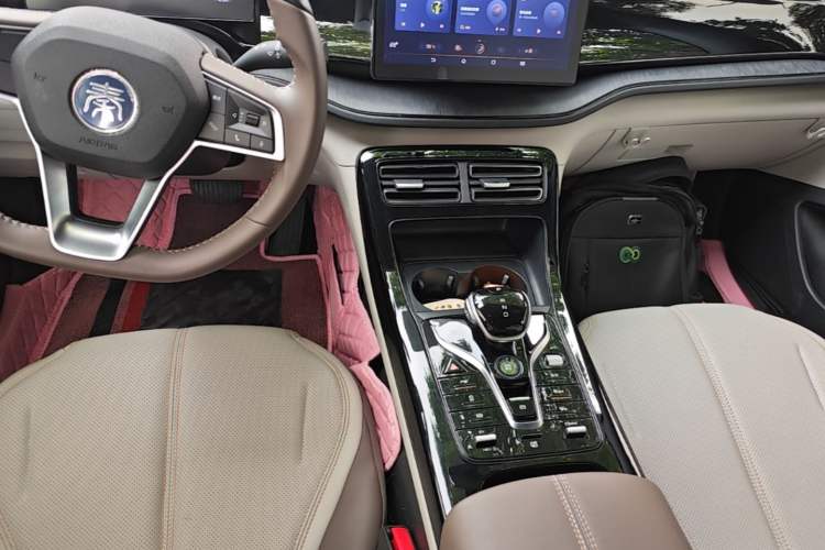 Used BYD Qin PLUS 2024 HONOR Edition DM-i 55KM Leading Model Gear Lever