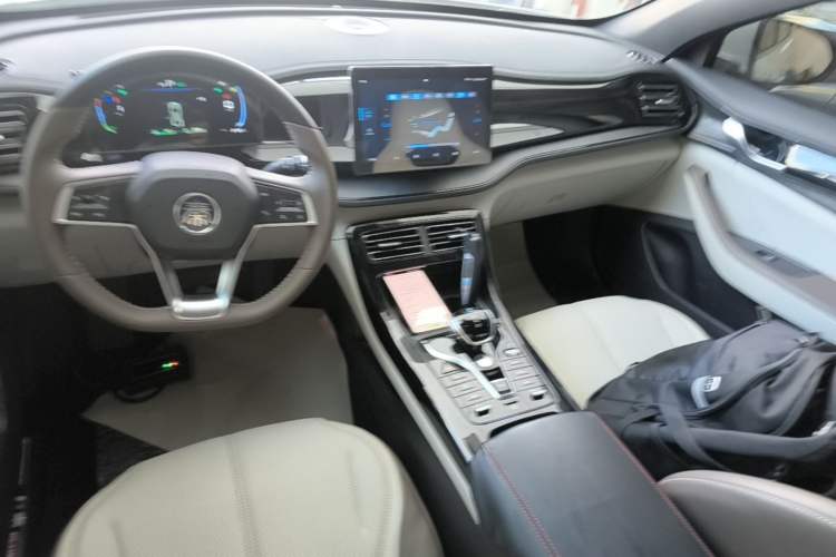 Used BYD Qin PLUS 2024 HONOR Edition DM-i 55KM Leading Model Gear Lever