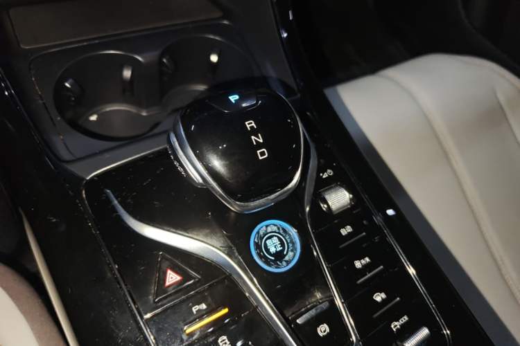 Used BYD Qin PLUS 2024 HONOR Edition DM-i 55KM Leading Model Gear Lever