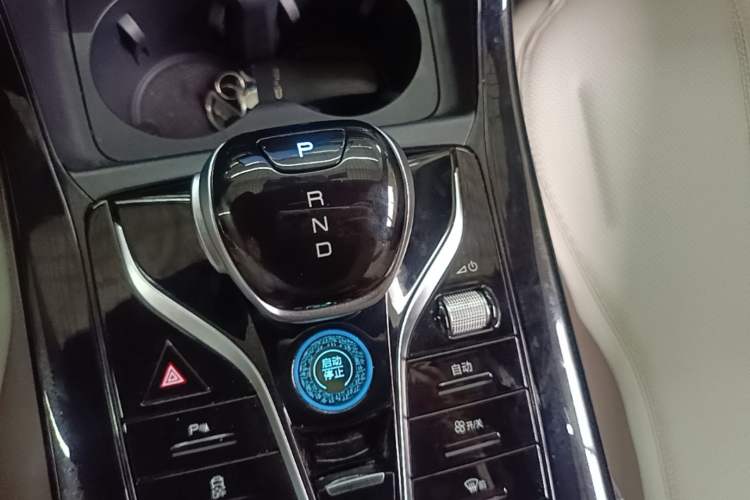 Used BYD Qin PLUS 2024 HONOR Edition DM-i 55KM Leading Model Gear Lever