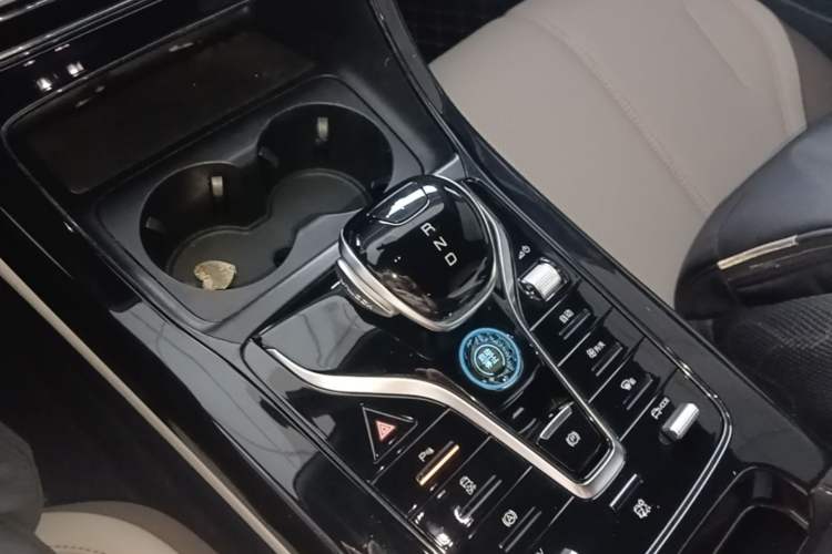 Used BYD Qin PLUS 2024 HONOR Edition DM-i 55KM Leading Model Gear Lever