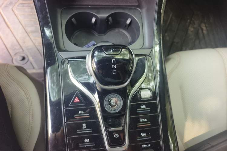 Used BYD Qin PLUS 2024 HONOR Edition DM-i 55KM Leading Model Gear Lever