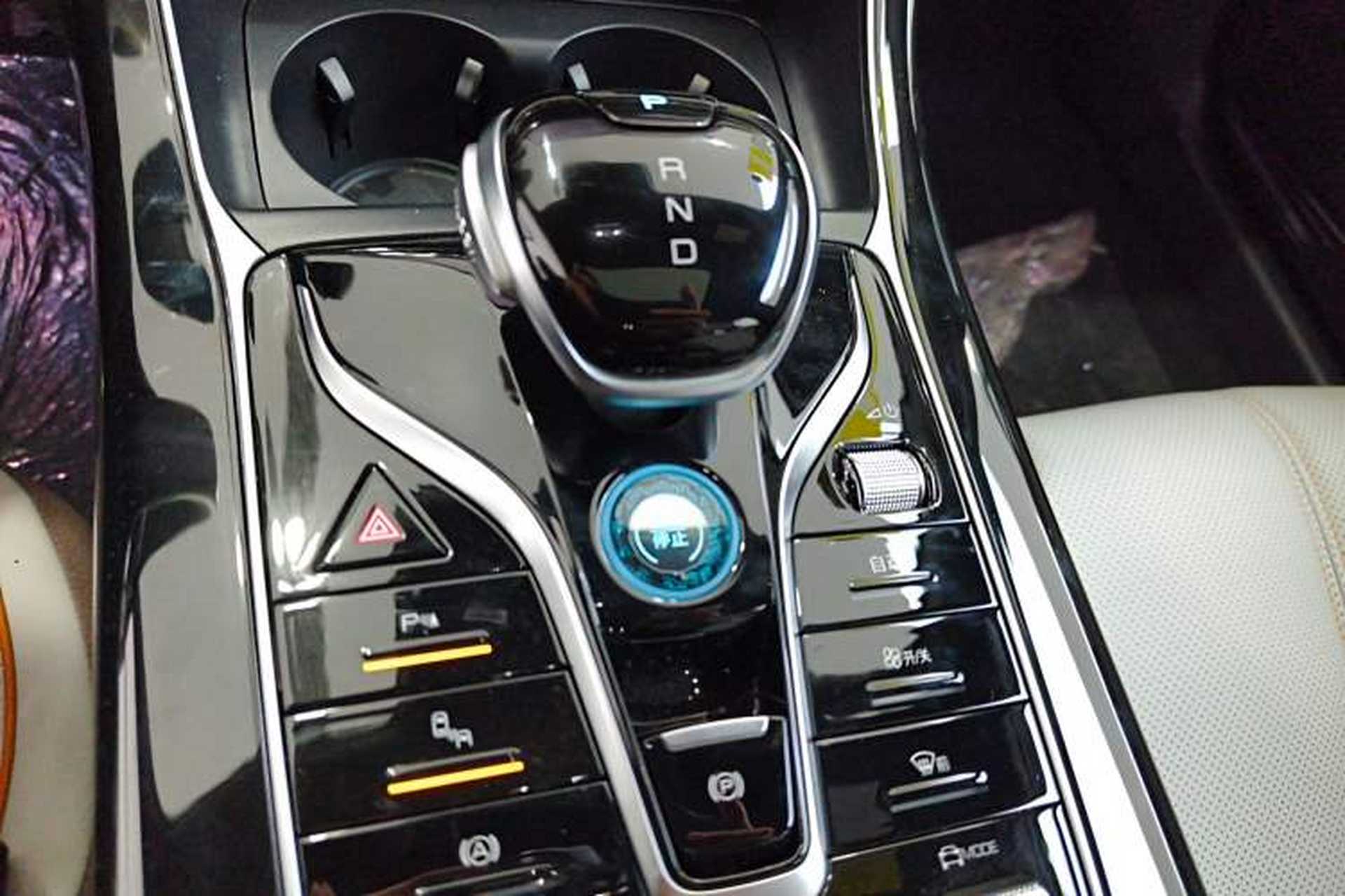 Used BYD Qin PLUS 2024 HONOR Edition DM-i 120KM Excellence Model Gear Lever