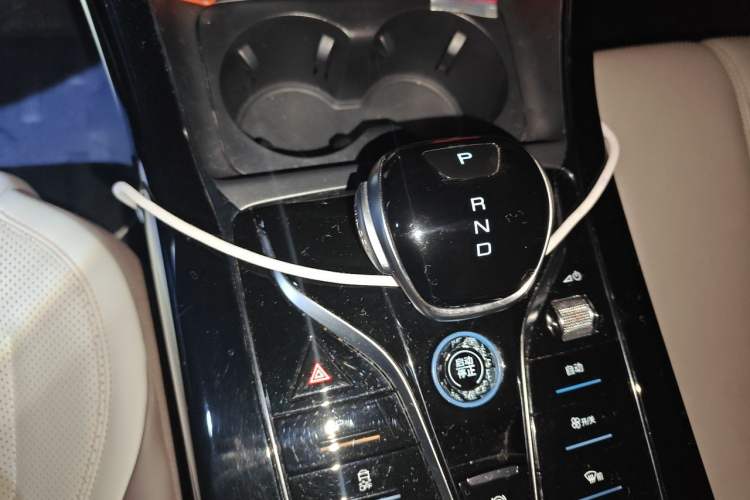 Used BYD Qin PLUS 2024 HONOR Edition DM-i 55KM Leading Model Gear Lever