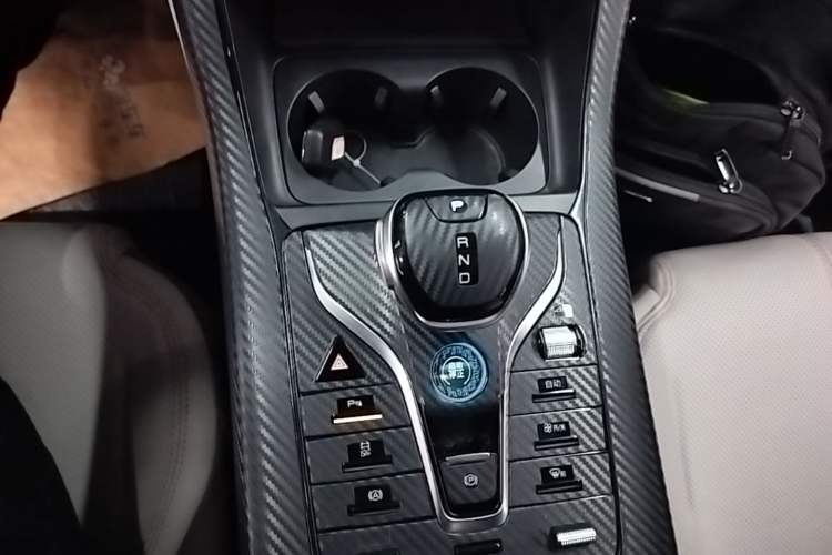 Used BYD Qin PLUS 2024 HONOR Edition DM-i 55KM Leading Model Gear Lever