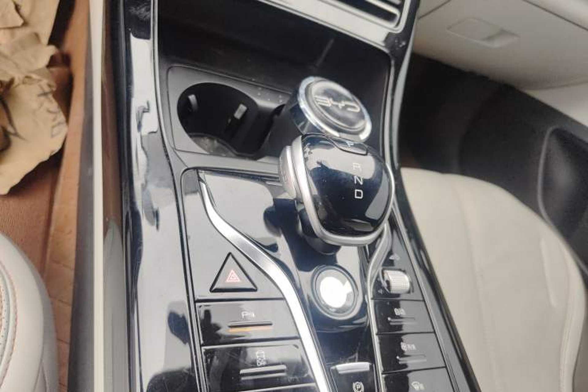 Used BYD Qin PLUS 2024 HONOR Edition DM-i 55KM Leading Model Gear Lever