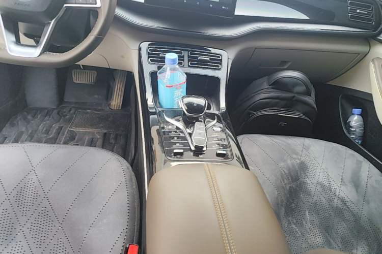 Used BYD Qin PLUS 2024 HONOR Edition DM-i 55KM Leading Model Gear Lever