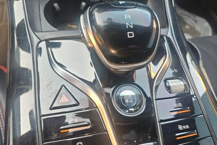 Used BYD Qin PLUS 2024 HONOR Edition DM-i 55KM Leading Model Gear Lever