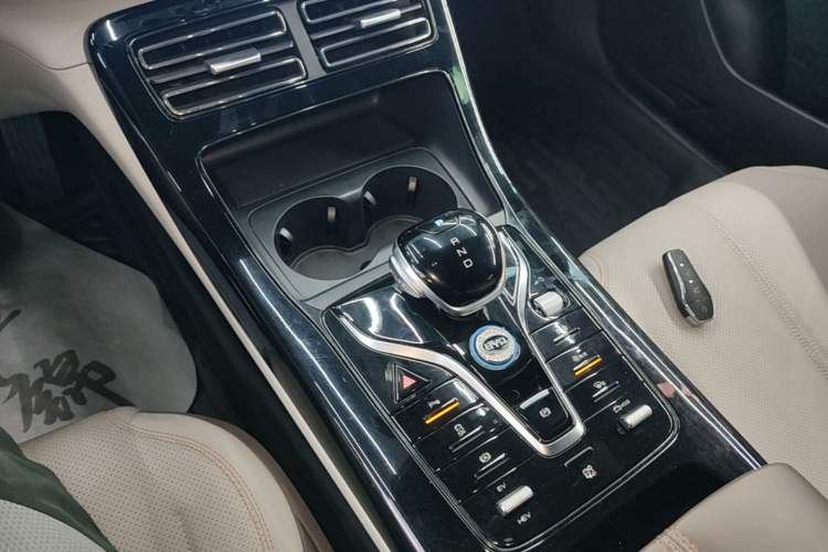 Used BYD Qin PLUS 2024 HONOR Edition DM-i 55KM Leading Model Gear Lever